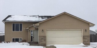 5624 S Mandy Ave in Sioux Falls, SD - Building Photo