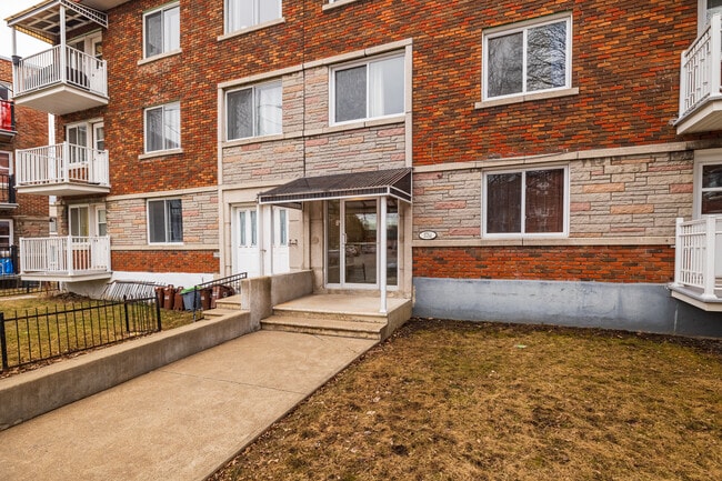 5754 Charles-Thibault Pl