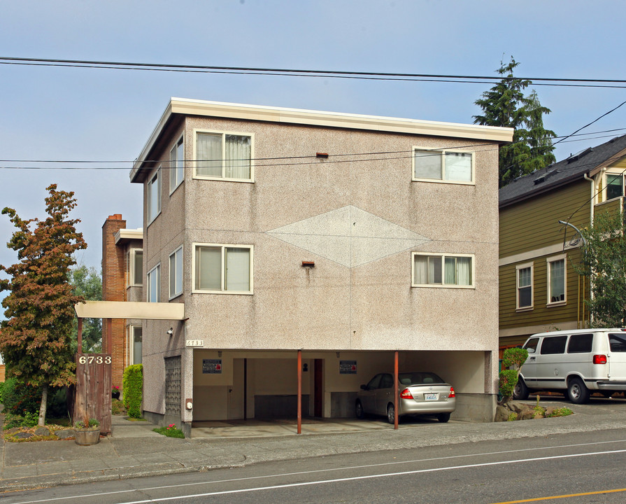 6733-6739 24th Ave NW in Seattle, WA - Building Photo