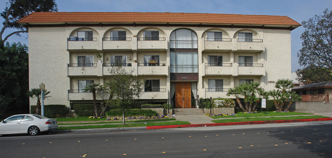 Casa De Ville in Pasadena, CA - Building Photo - Building Photo