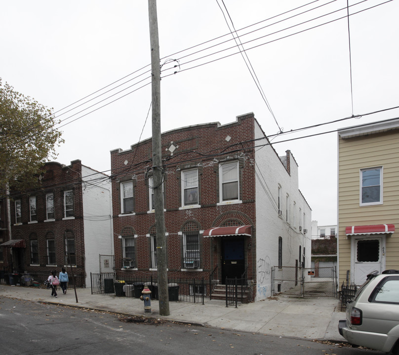 843 52nd St in Brooklyn, NY - Building Photo