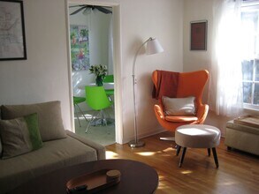 7923 Norton Ave in West Hollywood, CA - Building Photo - Building Photo