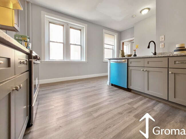 43 Mount Pleasant Ave, Unit 2 in Boston, MA - Building Photo - Building Photo