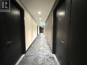 488 University Ave in Toronto, ON - Building Photo - Building Photo