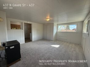 437 N Grape St in Medford, OR - Building Photo - Building Photo