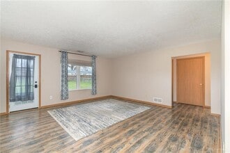 6044 Sean Cir in Blanchester, OH - Building Photo - Building Photo