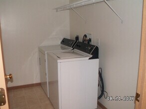 2375 Meadowpoint Dr in Troy, OH - Building Photo - Building Photo