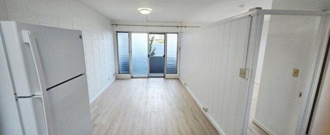 909 University Ave, Unit 214 in Honolulu, HI - Foto de edificio - Building Photo