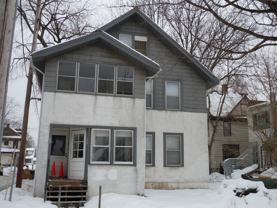 925 22nd Ave SE in Minneapolis, MN - Building Photo
