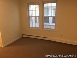 78 S Huntington Ave, Unit 2 in Boston, MA - Foto de edificio - Building Photo