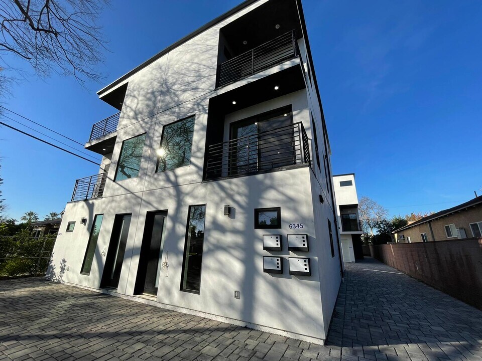 6345 Farmdale Ave, Unit 6345.5 in North Hollywood, CA - Building Photo