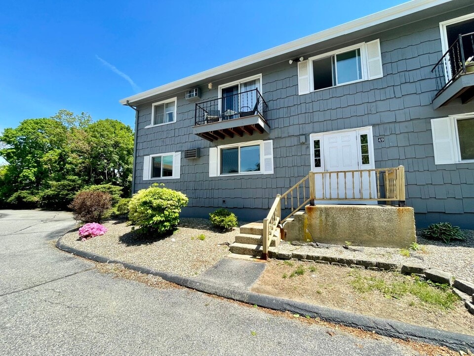 49 George Ave in Groton, CT - Foto de edificio