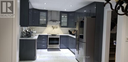 18 Fallstar Crescent in Brampton, ON - Building Photo - Building Photo