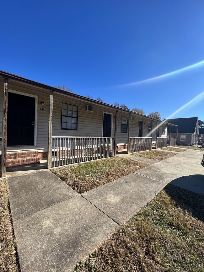 115 Cedar Dr in Salisbury, NC - Building Photo - Building Photo