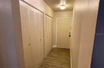 7602 W Powhatan Ave, Unit 1 in Town 'n' Country, FL - Foto de edificio - Building Photo