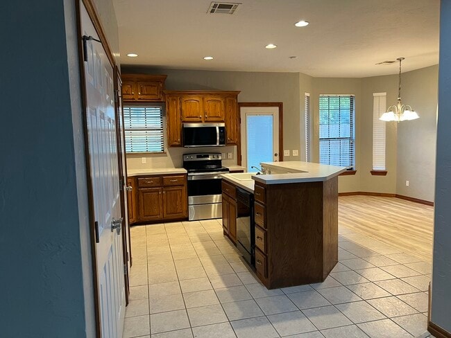 1000 N Gale Ave in Moore, OK - Building Photo - Building Photo