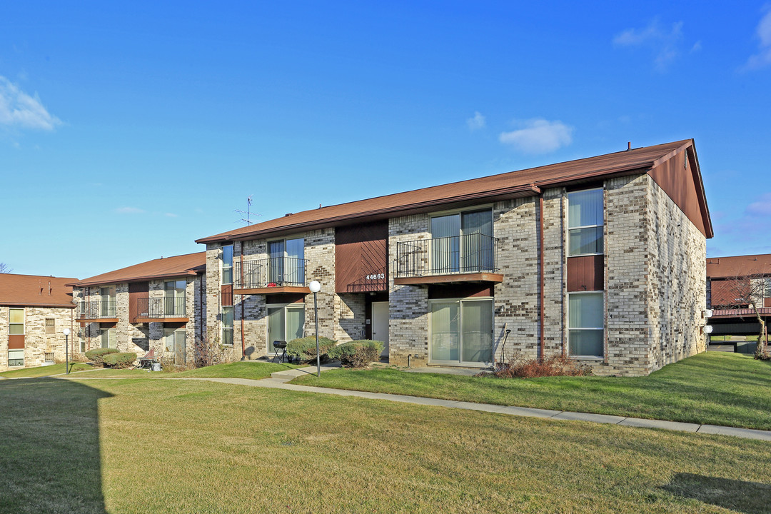 North Hills Village Apartments in Northville, MI - Building Photo