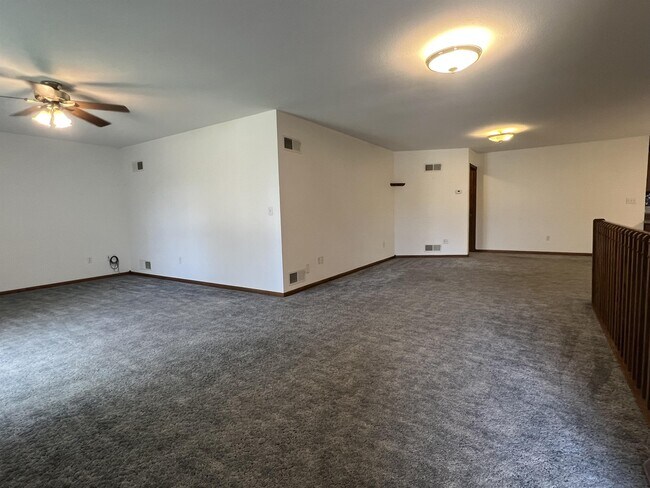 312 E Main St in Epworth, IA - Building Photo - Building Photo