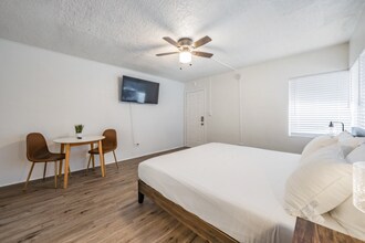 425 2nd St N in St. Petersburg, FL - Building Photo - Building Photo