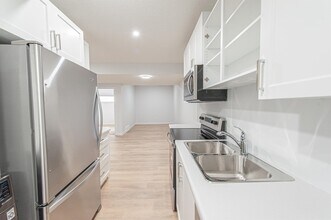 1437 Cherniak Way SW in Edmonton, AB - Building Photo - Building Photo