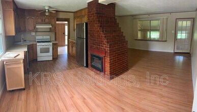 8025 Elaine Ct in Norfolk, VA - Building Photo - Building Photo