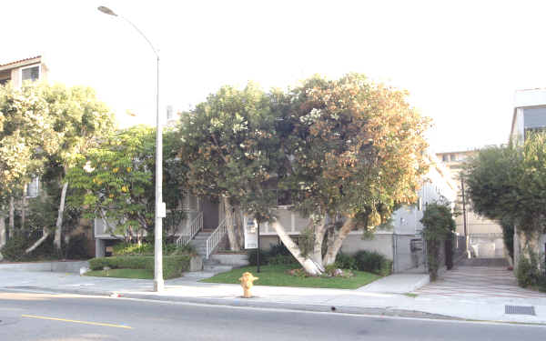 3530 Hughes Ave in Los Angeles, CA - Foto de edificio - Building Photo