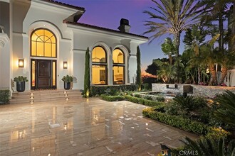 5 Windemere Ct in Newport Beach, CA - Foto de edificio - Building Photo