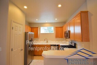 6055 SW 208th Pl in Beaverton, OR - Building Photo - Building Photo
