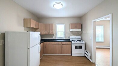 837 N Broadway St in Joliet, IL - Foto de edificio - Building Photo