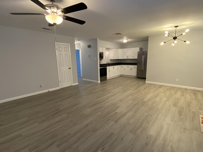 104 Catherine Apt A St in Del Rio, TX - Building Photo - Building Photo