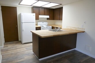 3926 Grand Ave in Astoria, OR - Building Photo - Building Photo