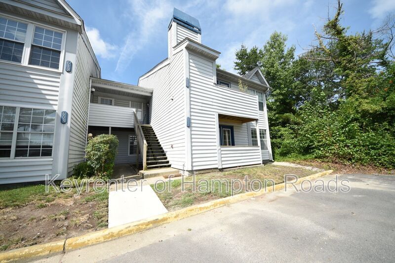 612 Waters Dr in Virginia Beach, VA - Building Photo