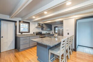 21 Union St, Unit Unit B in Portsmouth, NH - Building Photo