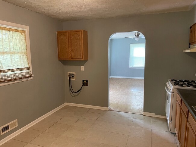 13100 Meadowlawn Dr in Louisville, KY - Building Photo - Building Photo