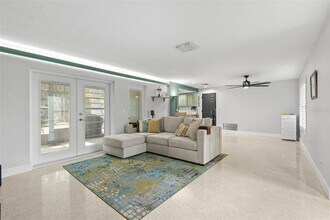 320 Lake Maggiore Blvd S in St. Petersburg, FL - Building Photo - Building Photo