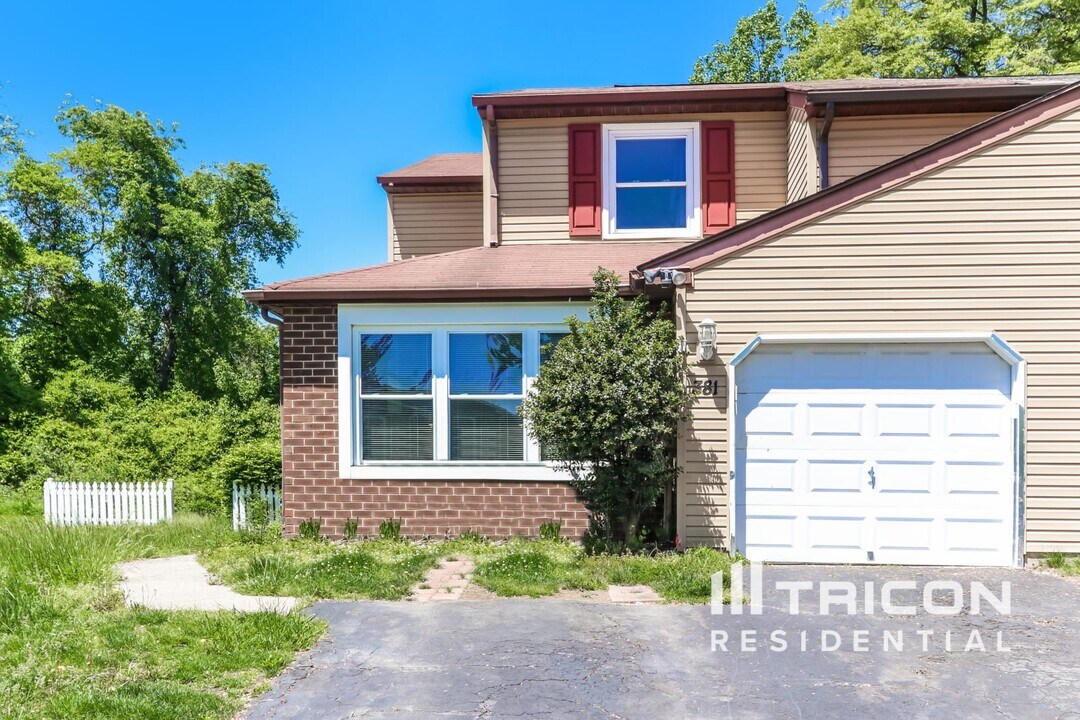 381 Fieldstone Ct in Yardley, PA - Building Photo