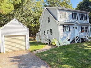 152 Hewitt Rd in Stonington, CT - Building Photo - Building Photo