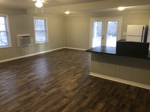 208 cagle rd, Unit B in East Flat Rock, NC - Building Photo - Building Photo