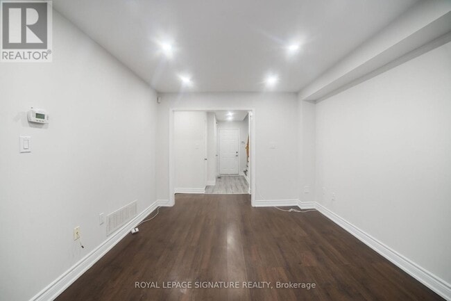 36 Eastport Dr in Toronto, ON - Building Photo - Building Photo