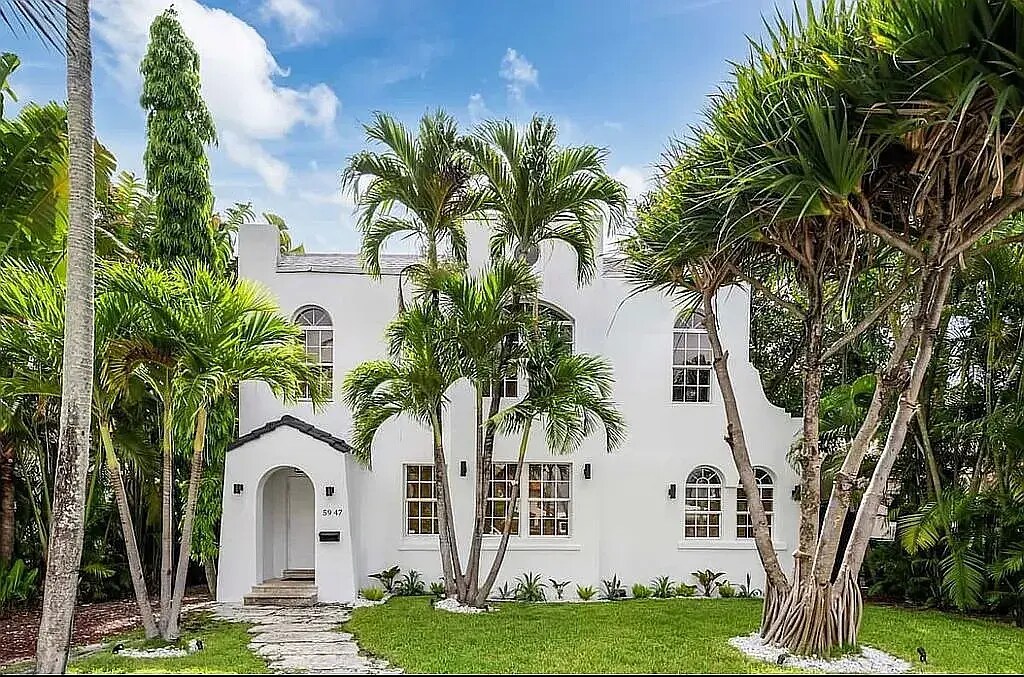 5947 NE 4th Ct in Miami, FL - Building Photo