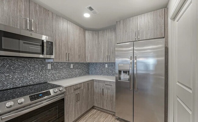 property at 1702 N Gratz St