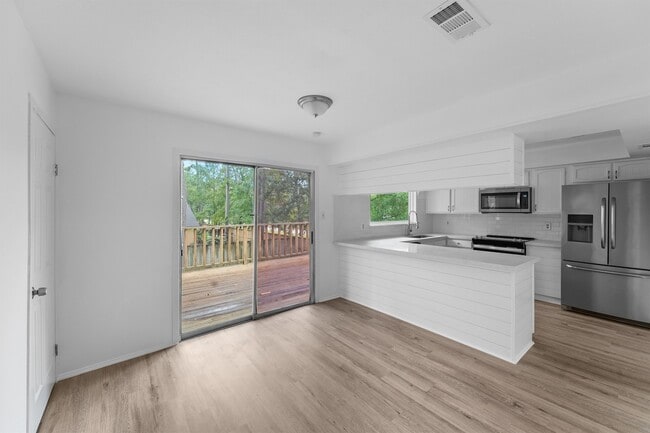 property at 2247 Oak Shores Dr