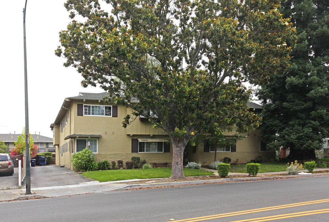 1580 Hollenbeck Ave in Sunnyvale, CA - Building Photo