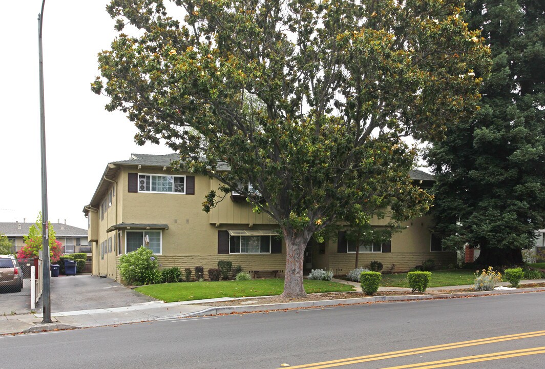 1580 Hollenbeck Ave in Sunnyvale, CA - Foto de edificio