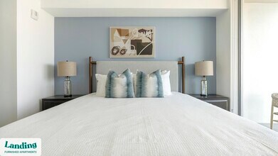 1950 Mayfair St, Unit 1004 in Naples, FL - Foto de edificio - Building Photo