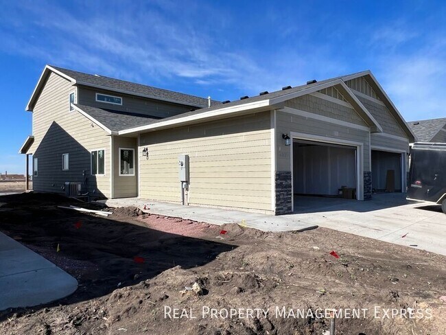 NEW CONSTRUCTION - 3 Bed/2.5 Bath Townhome! in Sioux Falls, SD - Building Photo - Building Photo