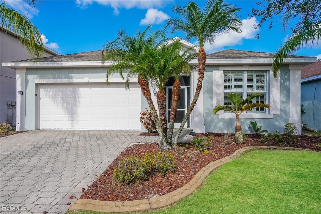11049 River Trent Ct in Lehigh Acres, FL - Building Photo