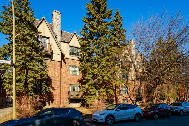 3723 Du Frère-André St in Montréal, QC - Building Photo - Building Photo