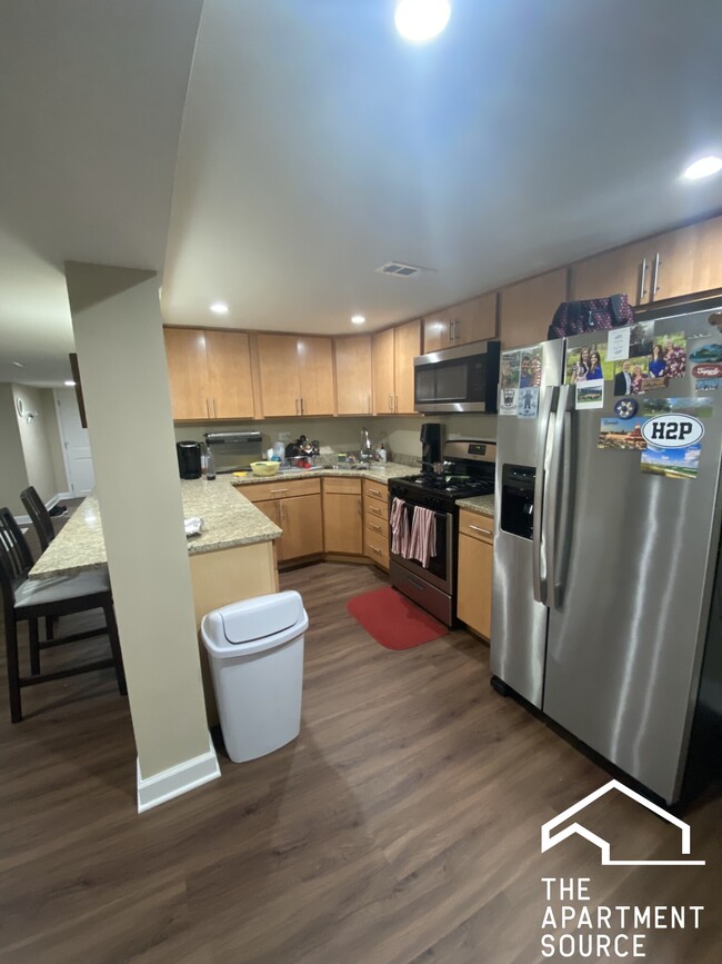 2118 N Avers Ave, Unit G
