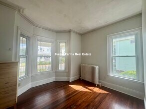 76 Curtis St, Unit 1 in Somerville, MA - Building Photo - Building Photo